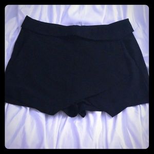 Mossimo Black Asymmetrical Skort Size 6